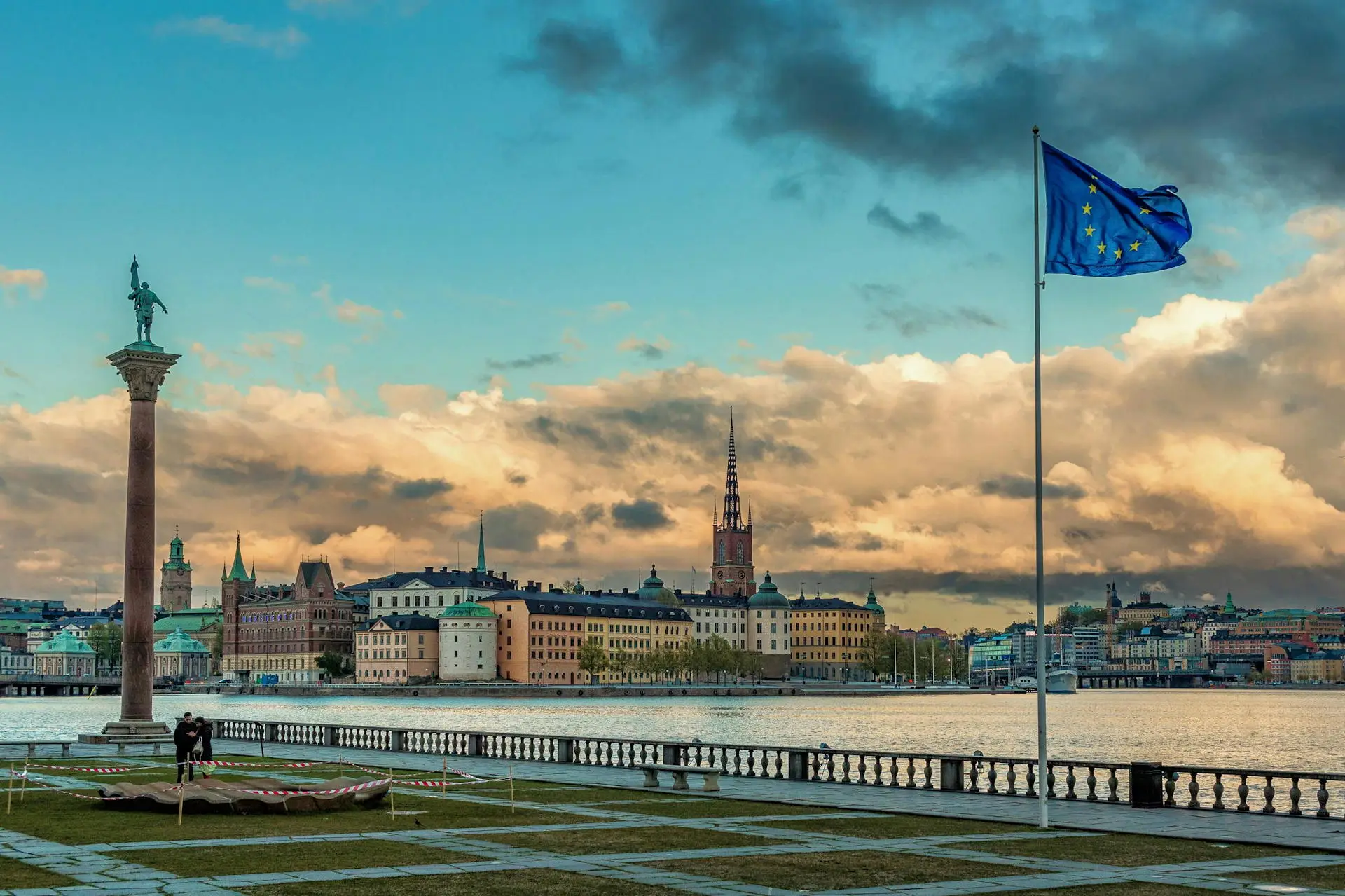 Schweden, hier der Blick vom Stadshus auf die Altstadt von Stockholm, ist das erste Land der Welt, dass gemäß den Kriterien der Weltgesundheitsorganisation als rauchfrei gilt. (Foto: © Haypp)