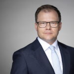 Bundesumweltminister Carsten Schneider spricht sich für ein Einweg-E-Zigaretten-Verbot aus. (Foto: Bundesregierung/Bergmann)